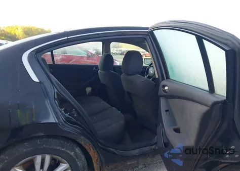 2010 Nissan Altima 2.5 S z USA, uszkodzony, nr VIN 1N4AL2APXAN415825